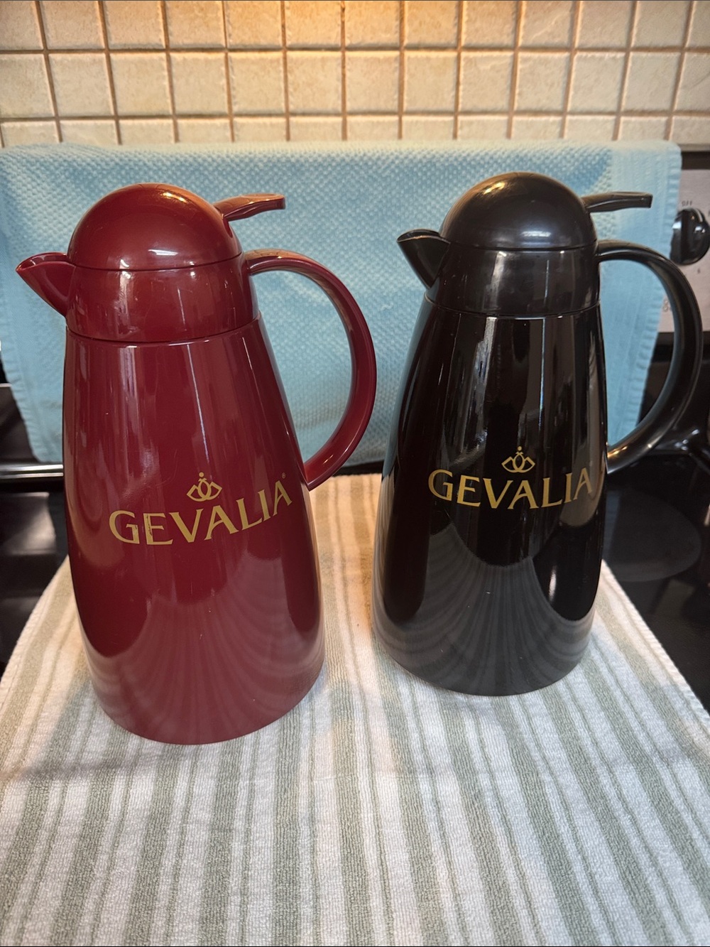 Valia Gevalia Red and Black Thermal Carafe Pair